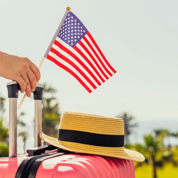 10 Esenciales en tu maleta para un viaje inolvidable a EE.UU.